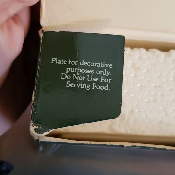 Vtg Avon Second Edition 1982 Christmas Memories Keeping the Christmas Tradition - Picture 13 of 13